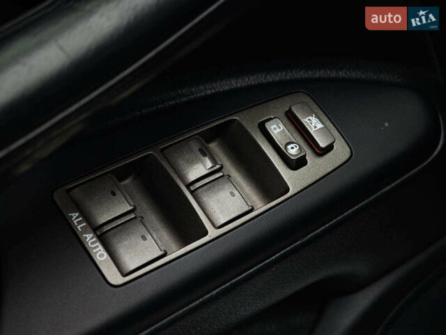 Бежевый Лексус ЛХ, объемом двигателя 5.7 л и пробегом 270 тыс. км за 29890 $, фото 23 на Automoto.ua