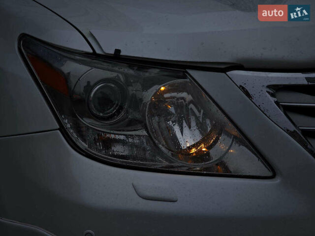 Бежевый Лексус ЛХ, объемом двигателя 5.7 л и пробегом 270 тыс. км за 29890 $, фото 5 на Automoto.ua