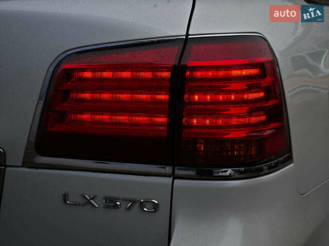 Бежевый Лексус ЛХ, объемом двигателя 5.7 л и пробегом 270 тыс. км за 29890 $, фото 12 на Automoto.ua