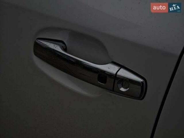 Бежевый Лексус ЛХ, объемом двигателя 5.7 л и пробегом 270 тыс. км за 29890 $, фото 18 на Automoto.ua