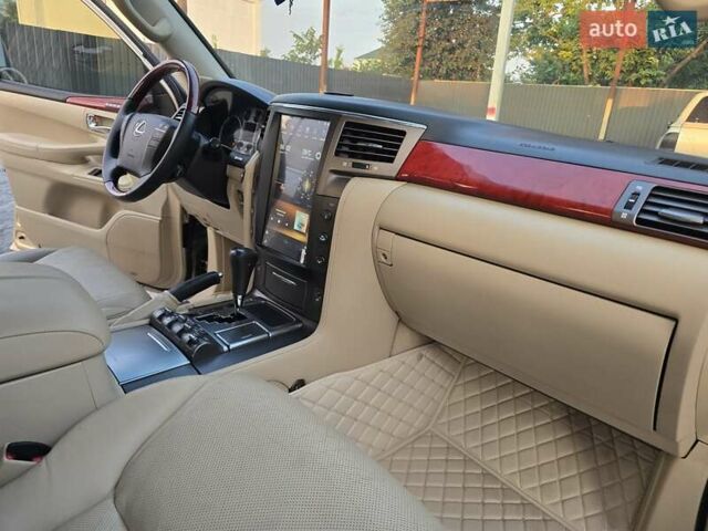 Бежевый Лексус ЛХ, объемом двигателя 5.66 л и пробегом 220 тыс. км за 25500 $, фото 17 на Automoto.ua