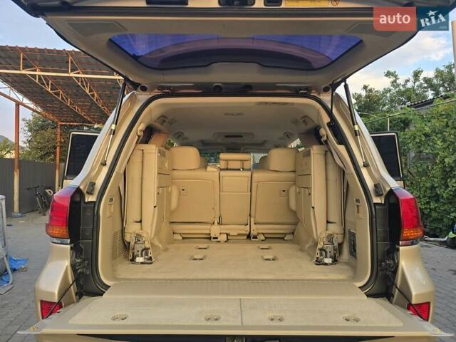 Бежевый Лексус ЛХ, объемом двигателя 5.66 л и пробегом 220 тыс. км за 25500 $, фото 19 на Automoto.ua