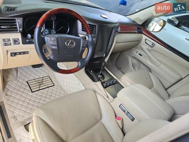 Бежевый Лексус ЛХ, объемом двигателя 5.66 л и пробегом 220 тыс. км за 25500 $, фото 8 на Automoto.ua