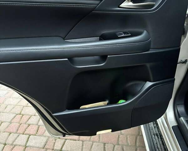 Бежевый Лексус ЛХ, объемом двигателя 4.5 л и пробегом 210 тыс. км за 51000 $, фото 15 на Automoto.ua