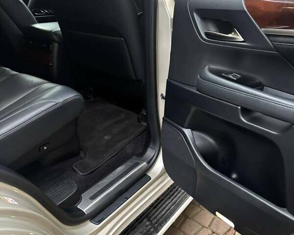 Бежевый Лексус ЛХ, объемом двигателя 4.5 л и пробегом 210 тыс. км за 51000 $, фото 18 на Automoto.ua