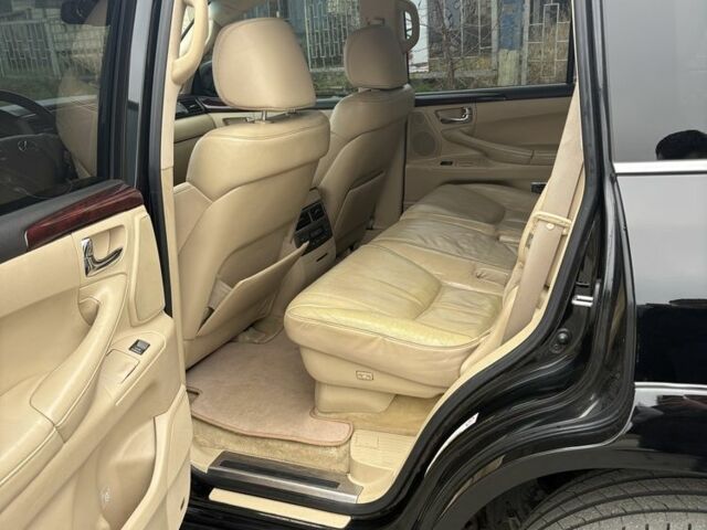 Черный Лексус ЛХ, объемом двигателя 5.7 л и пробегом 330 тыс. км за 21500 $, фото 6 на Automoto.ua