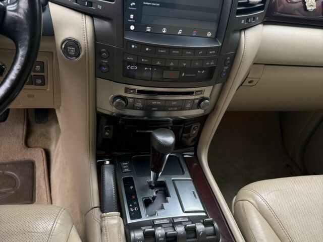 Черный Лексус ЛХ, объемом двигателя 5.7 л и пробегом 330 тыс. км за 21500 $, фото 7 на Automoto.ua