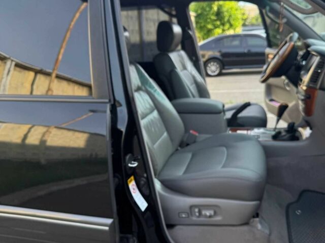 Черный Лексус ЛХ, объемом двигателя 4.7 л и пробегом 400 тыс. км за 13200 $, фото 2 на Automoto.ua