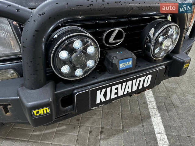 Черный Лексус ЛХ, объемом двигателя 4.5 л и пробегом 130 тыс. км за 17000 $, фото 21 на Automoto.ua