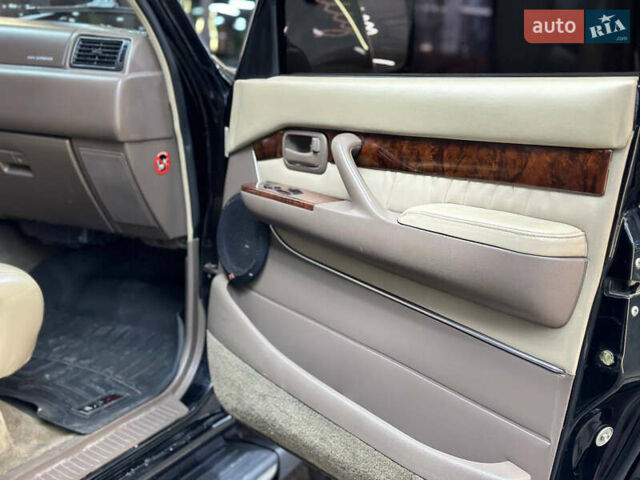 Черный Лексус ЛХ, объемом двигателя 4.5 л и пробегом 130 тыс. км за 17000 $, фото 15 на Automoto.ua