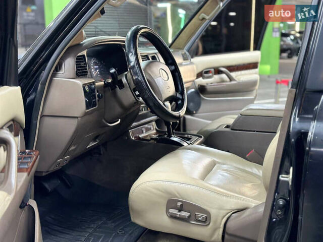 Черный Лексус ЛХ, объемом двигателя 4.5 л и пробегом 130 тыс. км за 17000 $, фото 11 на Automoto.ua