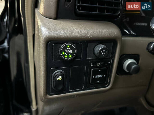 Черный Лексус ЛХ, объемом двигателя 4.5 л и пробегом 130 тыс. км за 17000 $, фото 20 на Automoto.ua