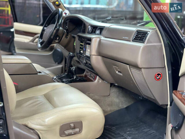 Черный Лексус ЛХ, объемом двигателя 4.5 л и пробегом 130 тыс. км за 17000 $, фото 14 на Automoto.ua