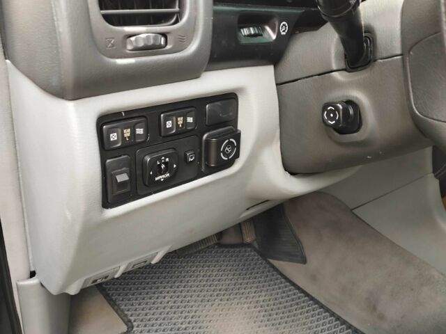 Черный Лексус ЛХ, объемом двигателя 4.7 л и пробегом 330 тыс. км за 11999 $, фото 16 на Automoto.ua