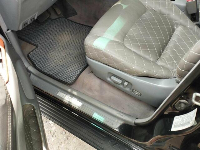 Черный Лексус ЛХ, объемом двигателя 4.7 л и пробегом 330 тыс. км за 11999 $, фото 13 на Automoto.ua