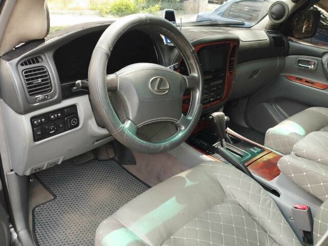 Черный Лексус ЛХ, объемом двигателя 4.7 л и пробегом 330 тыс. км за 11999 $, фото 17 на Automoto.ua