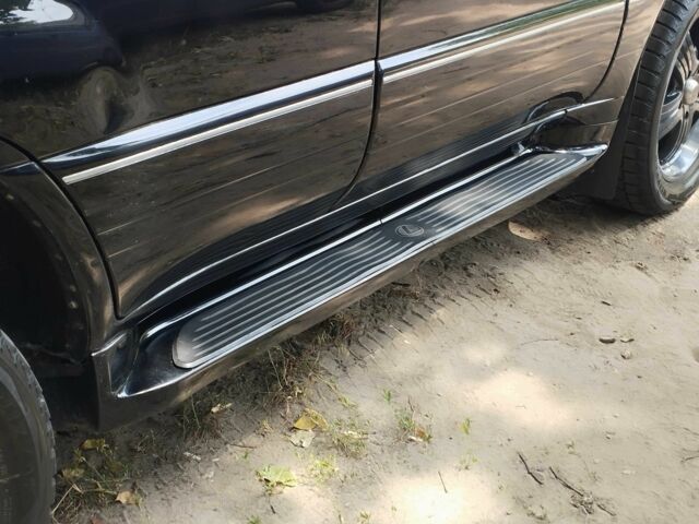 Черный Лексус ЛХ, объемом двигателя 4.7 л и пробегом 330 тыс. км за 11999 $, фото 6 на Automoto.ua