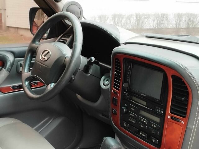 Черный Лексус ЛХ, объемом двигателя 4.7 л и пробегом 358 тыс. км за 12500 $, фото 5 на Automoto.ua