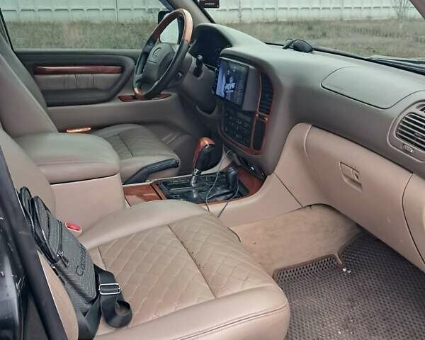 Черный Лексус ЛХ, объемом двигателя 4.67 л и пробегом 435 тыс. км за 10000 $, фото 4 на Automoto.ua