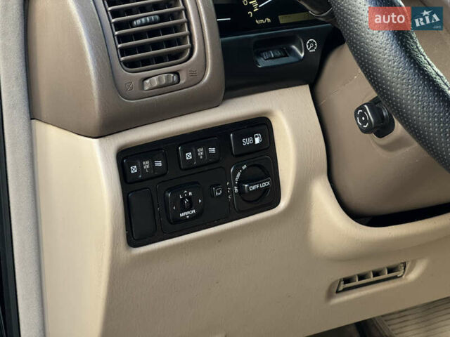 Чорний Лексус ЛХ, об'ємом двигуна 4.7 л та пробігом 380 тис. км за 12500 $, фото 10 на Automoto.ua