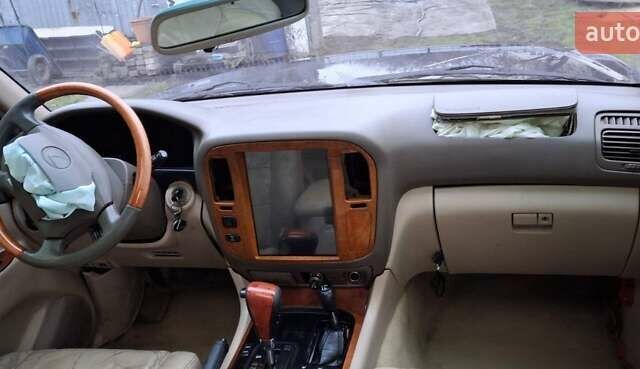 Черный Лексус ЛХ, объемом двигателя 4.66 л и пробегом 480 тыс. км за 5500 $, фото 5 на Automoto.ua