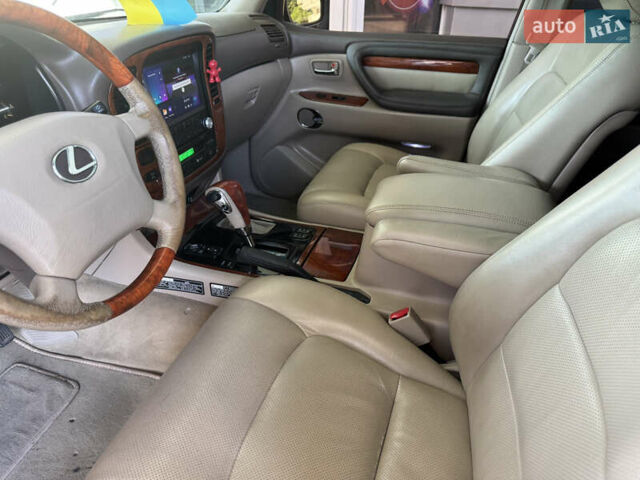 Черный Лексус ЛХ, объемом двигателя 4.67 л и пробегом 193 тыс. км за 10700 $, фото 6 на Automoto.ua