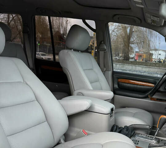 Черный Лексус ЛХ, объемом двигателя 4.7 л и пробегом 290 тыс. км за 11799 $, фото 78 на Automoto.ua