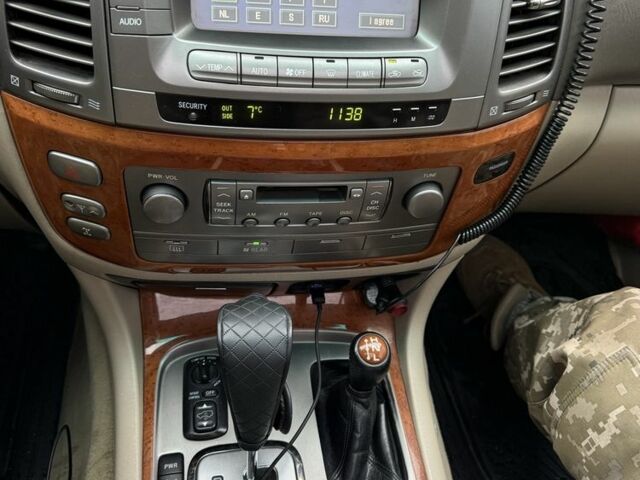 Черный Лексус ЛХ, объемом двигателя 4.7 л и пробегом 365 тыс. км за 13500 $, фото 19 на Automoto.ua