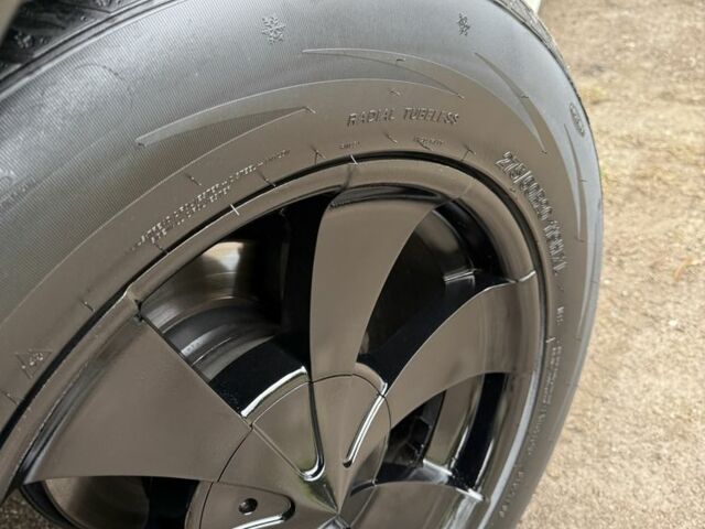 Черный Лексус ЛХ, объемом двигателя 4.7 л и пробегом 365 тыс. км за 13500 $, фото 11 на Automoto.ua