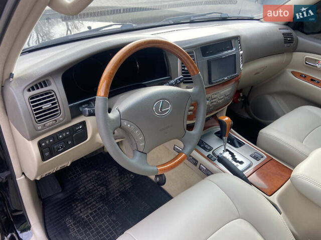 Черный Лексус ЛХ, объемом двигателя 4.7 л и пробегом 187 тыс. км за 13300 $, фото 12 на Automoto.ua