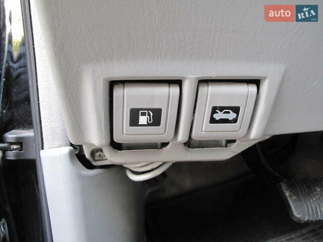 Чорний Лексус ЛХ, об'ємом двигуна 4.66 л та пробігом 303 тис. км за 13800 $, фото 23 на Automoto.ua