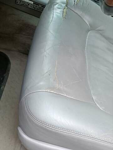 Черный Лексус ЛХ, объемом двигателя 4.7 л и пробегом 440 тыс. км за 10500 $, фото 4 на Automoto.ua