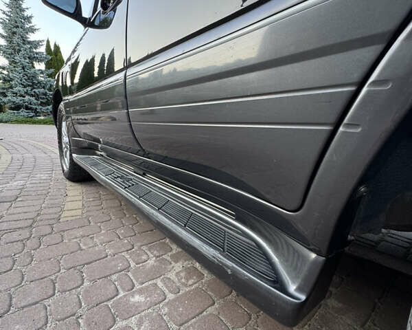 Лексус ЛХ 2004 в Киеве на Automoto.ua Черный Лексус ЛХ, объемом двигателя 4.67 л и пробегом 288 тыс. км за 14700 $, фото 11 на Automoto.ua