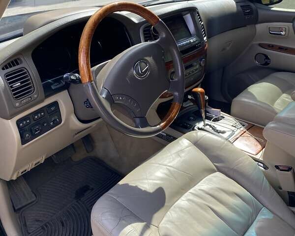 Черный Лексус ЛХ, объемом двигателя 4.7 л и пробегом 358 тыс. км за 15800 $, фото 14 на Automoto.ua