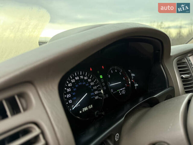 Черный Лексус ЛХ, объемом двигателя 4.7 л и пробегом 286 тыс. км за 13750 $, фото 10 на Automoto.ua