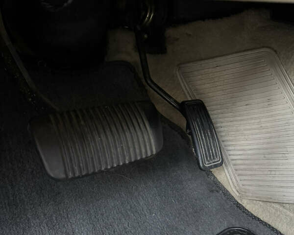 Лексус ЛХ 2004 в Киеве на Automoto.ua Черный Лексус ЛХ, объемом двигателя 4.67 л и пробегом 288 тыс. км за 14700 $, фото 52 на Automoto.ua