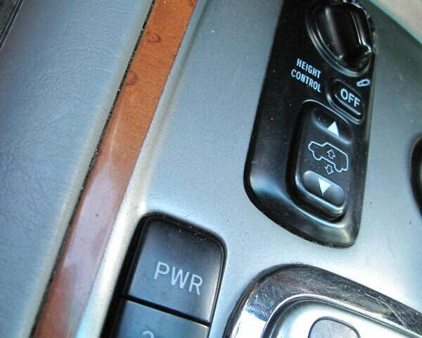 Чорний Лексус ЛХ, об'ємом двигуна 4.66 л та пробігом 303 тис. км за 13800 $, фото 74 на Automoto.ua