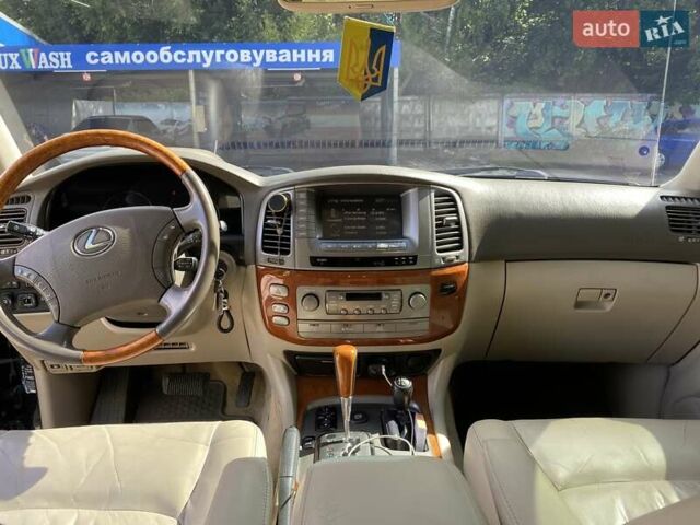 Черный Лексус ЛХ, объемом двигателя 4.7 л и пробегом 358 тыс. км за 15800 $, фото 17 на Automoto.ua