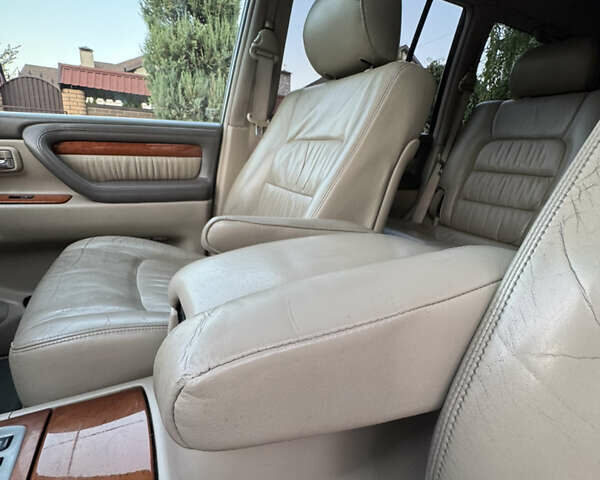 Лексус ЛХ 2004 в Киеве на Automoto.ua Черный Лексус ЛХ, объемом двигателя 4.67 л и пробегом 288 тыс. км за 14700 $, фото 26 на Automoto.ua