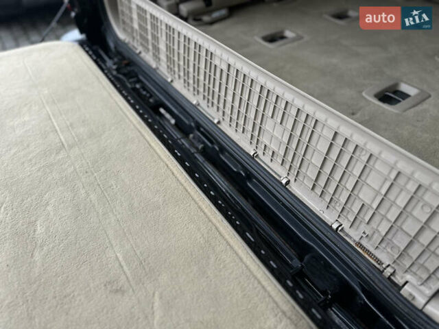 Черный Лексус ЛХ, объемом двигателя 4.66 л и пробегом 286 тыс. км за 13799 $, фото 25 на Automoto.ua