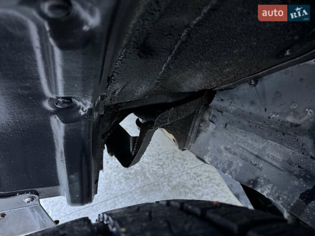 Чорний Лексус ЛХ, об'ємом двигуна 4.7 л та пробігом 300 тис. км за 14300 $, фото 26 на Automoto.ua