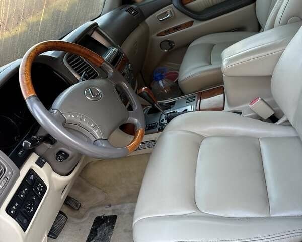 Черный Лексус ЛХ, объемом двигателя 4.66 л и пробегом 289 тыс. км за 12800 $, фото 4 на Automoto.ua