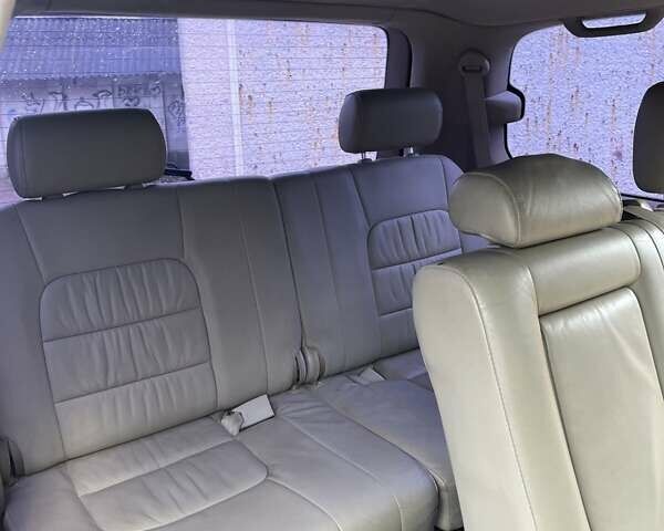 Черный Лексус ЛХ, объемом двигателя 4.66 л и пробегом 260 тыс. км за 18000 $, фото 1 на Automoto.ua