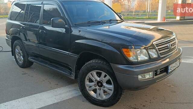 Черный Лексус ЛХ, объемом двигателя 4.7 л и пробегом 440 тыс. км за 10500 $, фото 3 на Automoto.ua