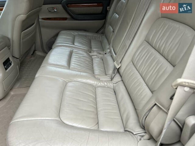 Черный Лексус ЛХ, объемом двигателя 4.66 л и пробегом 260 тыс. км за 13500 $, фото 11 на Automoto.ua