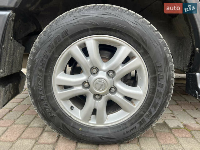 Черный Лексус ЛХ, объемом двигателя 4.66 л и пробегом 260 тыс. км за 13500 $, фото 12 на Automoto.ua