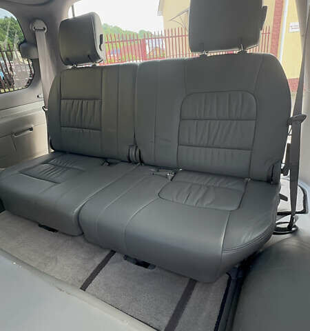 Черный Лексус ЛХ, объемом двигателя 4.66 л и пробегом 352 тыс. км за 15600 $, фото 7 на Automoto.ua