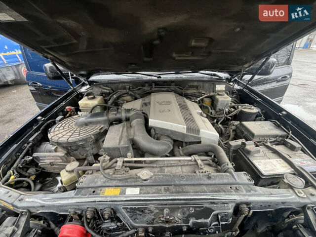 Черный Лексус ЛХ, объемом двигателя 4.6 л и пробегом 300 тыс. км за 13777 $, фото 57 на Automoto.ua