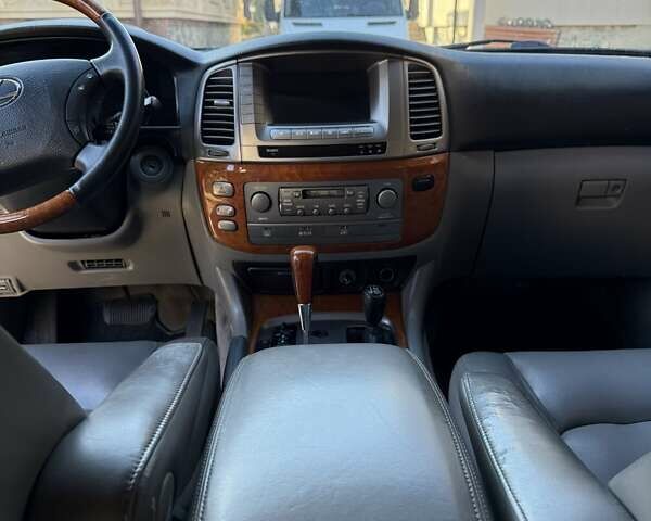 Черный Лексус ЛХ, объемом двигателя 4.66 л и пробегом 292 тыс. км за 12800 $, фото 5 на Automoto.ua