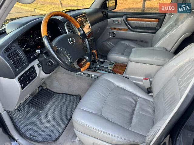 Черный Лексус ЛХ, объемом двигателя 4.7 л и пробегом 287 тыс. км за 15300 $, фото 14 на Automoto.ua